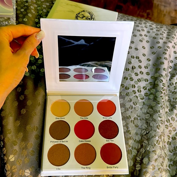 #Give Them LaLa Beauty Eyeshadow Palette - Picture 3 of 3